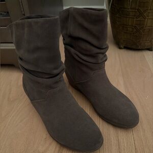 Cougar Women's Dark Gray Suede Boots